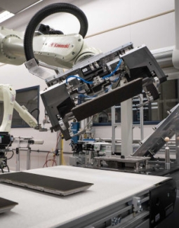 Automatización y robótica avanzada para incrementar la fabricación de sus MicroTiles LED 