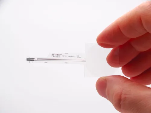 Película transparente con detección táctil y de fuerta