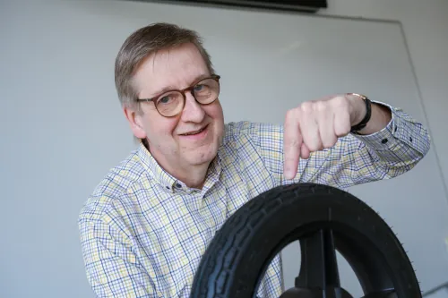 Profesor Nienhaus de la Universidad de Saarland